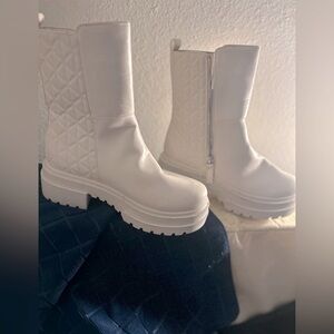 White Boots- women- size8 chicquilted-white/off white-fake leather material-